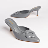 Flora Pump In Titanium Leather